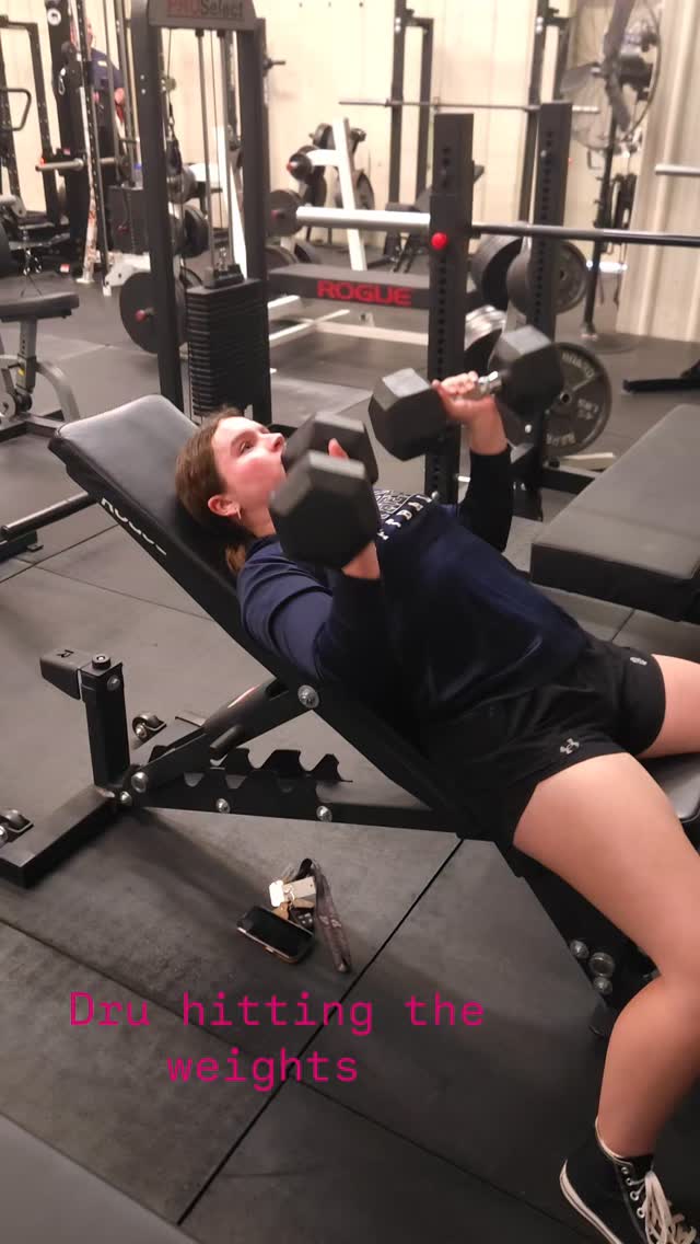 Dru in here and continues to put it the work. Her knee injury is coming along nicely and she will be rocking it this spring! Great work Dru!!
#athlete #softball #kids #wednesday #workout