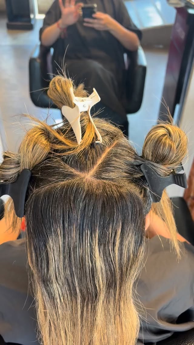 Ya tienes tu cita para estar fantástica en estas lindas fiestas? Aún quedan horas disponibles✨ Si deseas un sábado, amiga… agenda hoy mismo porque son los que más rápido se llenan!!
Nos encuentras en 📍Carlos Antúnez 2015, esquina Pedro de Valdivia, metro Pedro de Valdivia Providencia♥️