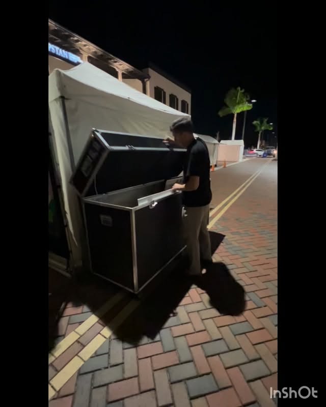 The booth is up and we’re ready ✨
Join us for our last art show of the year at Wellen Park, Florida.
📅 Saturday & Sunday, December 13–14
🕙 10 AM – 5 PM
📍 Booth #17
Stop by, say hello, and enjoy the art!