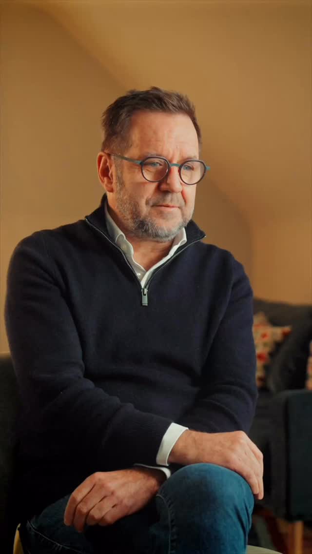 Klassieke gerechten met een verfijnde twist, klaar om thuis van te genieten aan een feestelijke tafel vol gezelligheid.
🕰️ Nog te bestellen tot 18 december
👉 Ontdek het volledige aanbod via onze website.