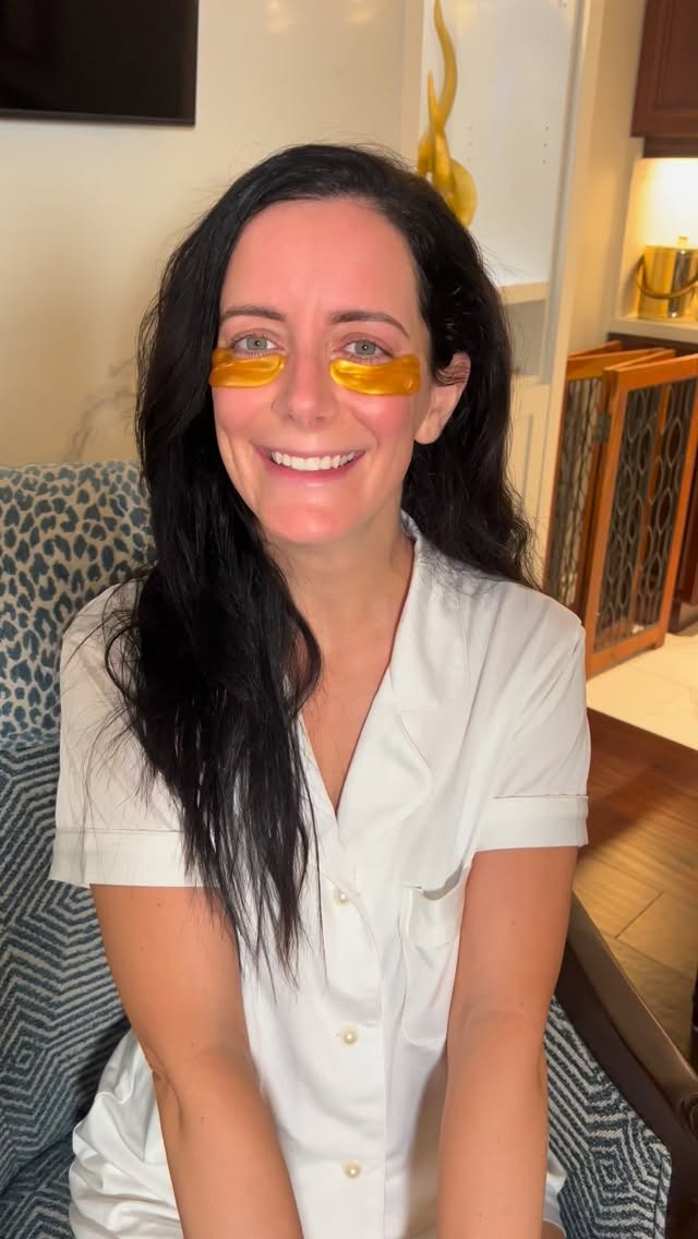 Such a beautiful bride! After her trial, Alicia asked for a very simple yet elegant look. She wanted a clean, thin eyeliner—and sometimes simplicity truly is everything. What a beautiful bride she made 🙌🏼 by @glambyjo__ hair by @stylesbyjulia__
#browsbyjo#glambyjo#eyebrows#lip#threading#waxing#tinting#shaping#beautiful#binbrook#hamilton#gta#makeup#hair#clients#business#charlattetilbury#tooface#hudabeauty#fantybeauty#nyx#stilla#loreal#laneige#makeupbymario#makeup#wedding#love#creatingmemories