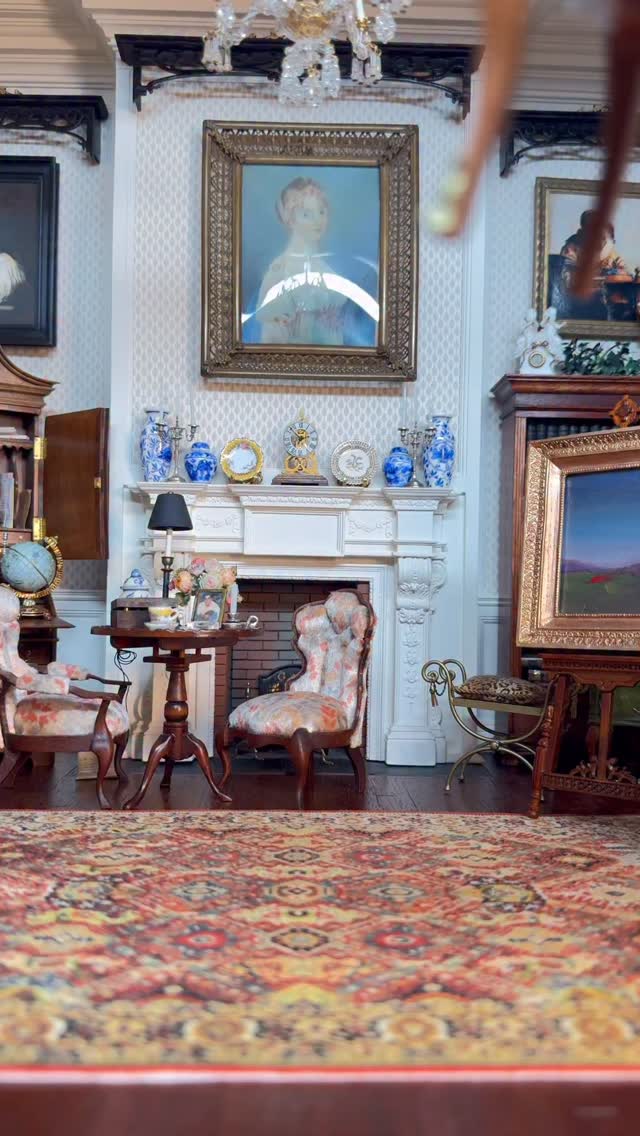 This King Louis XV dollhouse miniature desk in 1:12 scale is available in my latest estate sale on eBay and was made by the masterful Ferd Sobel. You can learn more about Mr. Sobel as well as shop the sale in the link in my bio. The piece is made of real hardwood with a curved desktop edges and decorative inlay, gold medal custom embellishments (including a tiny key!), elegant carved legs and polished stained finish. An excellent example of a fine art Miniature. Swoon. #AntiqueFurniture #FineArtMiniature #FrenchFurniture