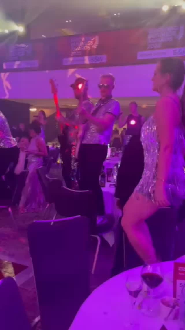 @growingbusinessawardsuk on Thursday was brilliant fun, thank you for having us Plamena 🥰. If there’s some empty chairs sitting around, you know we can’t resist hopping upon them at @hiltonbankside 😜 #lefreak
❤️FF
.
.
.
#livemusic #weddingparty #eventprofs #event #eventplanning #party #band #london #wedding #weddingplanner #weddingband #partyband #singers #entertainment #coversband #horns #luxuryevents #showband #covers #eventprofsuk #instagood #instawedding #luxurywedding #bestband #80s #fullyfunktional #90s #video #sax