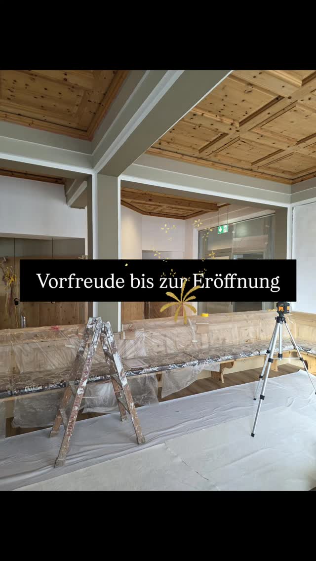 Das Umbauende naht. 👏 Viel haben wir verändert und doch ist der Kern geblieben. Die Gäste können sich auf eine gemütliche und stilvolle neue Arvenstube freuen! 🤩🎉
Happy,
SORAYA
#umbau #restaurantinterior #restaurantumbau #farbkonzept #interiorconcept #sorayainteriordesign #sils #graubünden
