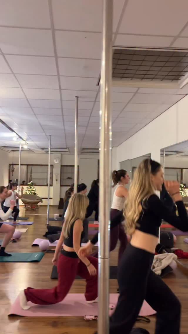 If you’ve ever wondered what my classes actually sound like… this is it.🌶️🌶️🌶️
Birthday edition.
Your bday = free class.
My bday = class on me. Love you all thanks for all the good vibes big kisses #maastricht #pilates #thebandosclub #pilatesinstructor #maastrichtevents