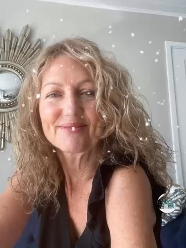 Paint brushes down for the year ✔️
Time to reflect 🤍
I’ve shared a little look back at 2025 on the blog — some favourite pieces, lovely people, and moments that meant a lot.
Thank you for all the support this year. Wishing you a cosy, happy Christmas 🎄✨
https://www.relovedbyjo.co.uk/post/a-year-of-change-craft-and-community
#RelovedByJo #FurnitureMakeover #PaintedFurniture #UpcycledFurniture #CotswoldsLife