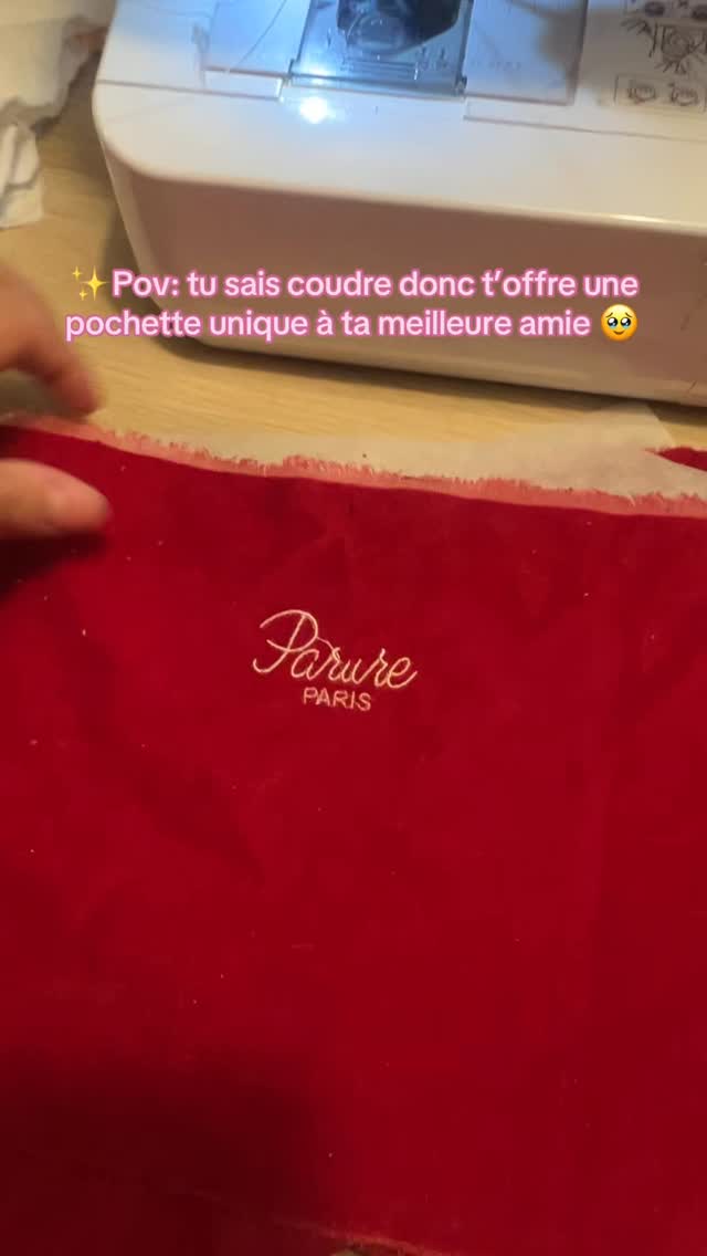 J’en ai cousu 10, il en reste plus que 9 sur le site désormais qui attendent à être personnalisées 🥹 parureparis.fr #cousumain #madeinfrance #meilleureamie👭 #parureparis