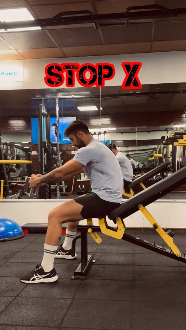 Sırtın devreye girmesi için:
✔ Dirsek hattı → Kalçaya doğru
✔ Omuz başını → Geride ve aşağıda tut
❌ Aşırı geriye yatış yok
Sırt kası → Kürekle başlar!
#keşfet #fypage #wellness #fitnes#bodybuilding