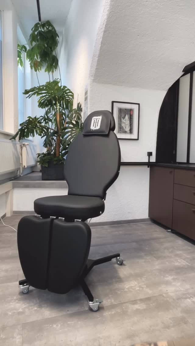 Big thanks to @tadoo_original for crafting the best custom tattoo chairs in the game 🙌
My whole studio runs on Tadoo chairs already, but I wanted to try something with a simpler vibe. The semi-electric model with gas springs was the perfect choice — quick, smooth and still delivering that signature Tadoo comfort and quality 🔥🪑
#tadoo #tadoochair #tadoofurnitures #tattoo #furnitures