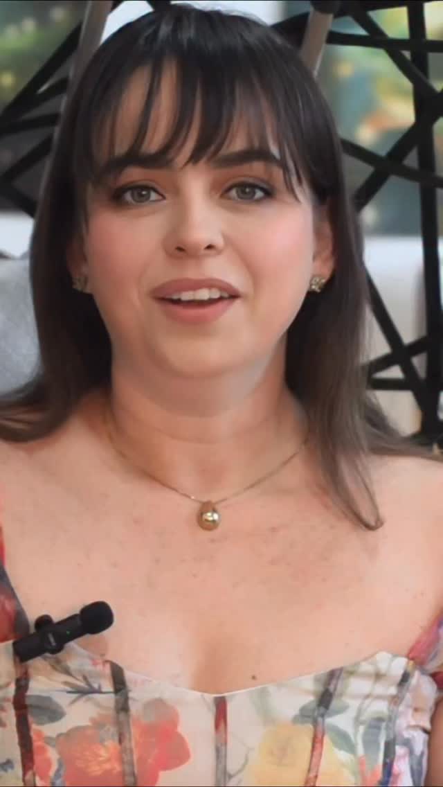 Meu canal no YouTube, Na Magia das Histórias está de volta!
Eu sou Branca Andrade — jornalista cultural, escritora e tradutora — e criei um espaço para compartilhar minha paixão pelos Contos de Fadas, lendas, mitologias e todas as narrativas que moldaram culturas ao longo dos séculos.
No meu novo canal você vai encontrar vídeos documentais, leituras de textos originais e encontros ao vivo sobre histórias que atravessam o tempo e continuam transformando o nosso imaginário.
E a nossa primeira grande jornada vai começar no dia 03/12: a leitura e análise dos contos originais dos Irmãos Grimm, traduzidos por mim diretamente do alemão.
🌟 O link para o canal está na BIO.
Vem comigo embarcar nessa viagem mágica pelas histórias que encantam gerações.
#livros #namagiadashistórias #brancaandrade