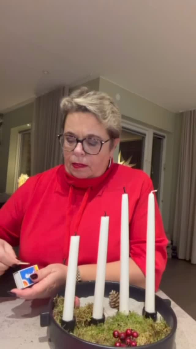 Glad tredje advent önskar Centerkvinnorna, med förhoppning om kortare vårdköer och mer kunskap om klimakteriebesvär 2026 🎄💚