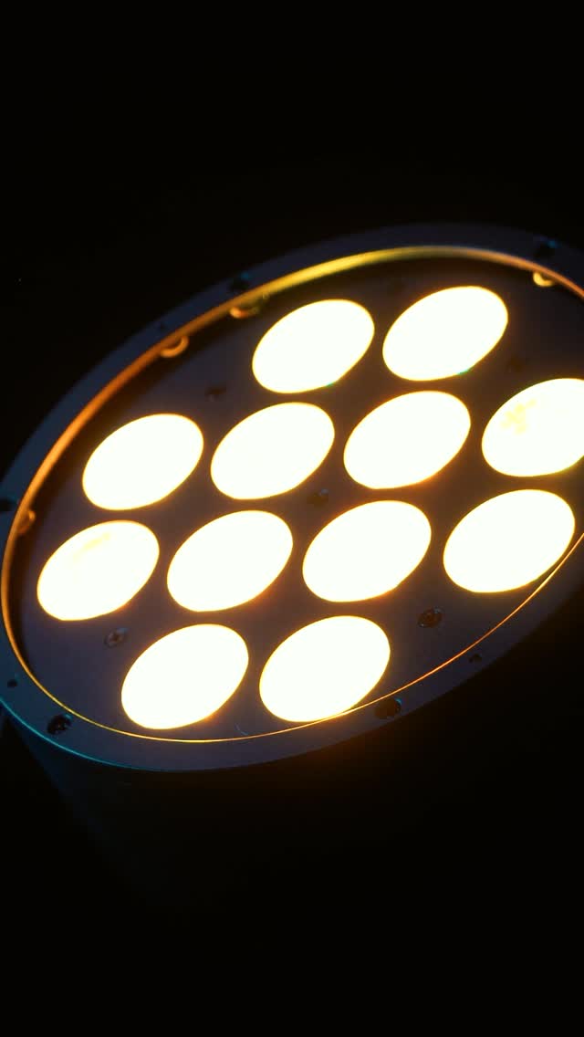 Pack Projecteurs Lounge Ultra âš
Ce pack complet est idéal pour illuminer vos événements, mettre en valeur une scÚne ou créer une ambiance dynamique.
Il se compose de :
âą 2 projecteurs 120W RGBAW UV â angle 20°
âą 1 sac de transport
âą 2 cĂąbles dâalimentation
⹠1 télécommande
đ Transport facile
Le pack est compact et tient sans problÚme dans un véhicule léger.
âïž Disponible en Click & Collect 24h/24
âïž Retrait possible en agence
#dj #light #tours #locationdj