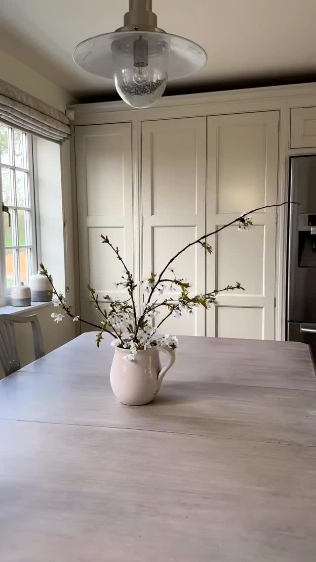 @lived_in_and_loved opening the dreamiest pantry with our labels 🤍
Send us your list of labels today.
#PantryGoals #OrganisedHome #KitchenInspo #CalmSpaces #PrintTailors