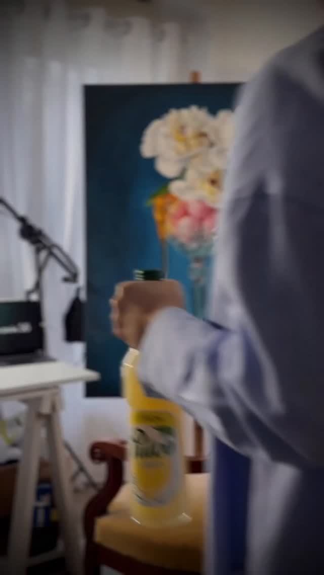 #1 INSPIRATION DU JOUR:
Aujourd’hui, une simple gorgée de @pulcofr m’a inspiré à créer un cocktail aux saveurs acidulées de citron. En me promenant au jardin, j’ai découvert quelques roses encore bien vivantes : parfaites pour apporter une touche sensorielle et olfactive à mon idée du jour.
Grâce à @lunka.evian , j’ai mis la main sur un superbe verre en cristal Saint-Louis, qui sublime parfaitement l’esthétique de cette création.
Avec le temps radieux que nous avons eu à Évian, impossible de ne pas saisir l’occasion de tourner cette petite vidéo en collab avec @agence_patate
Et vous, dites-moi : quelle composition aimeriez-vous découvrir la prochaine fois ?
#inspirationdujour #créativité #cocktailtime #artdevivre #evian #saintlouiscrystal #LunkaEvian #MoodOfTheDay #Inspiration #DrinkCreation #IdéeDuJour #LifestyleContent #CréationVisuelle #Ambiance #MomentsDeVie #sketch #drawing #artistlifestyle #artistlife
@eviantourisme @evianresort_talents @eviancommerces @villeevianofficiel @vivre_a_evian @quoi_faire_leman