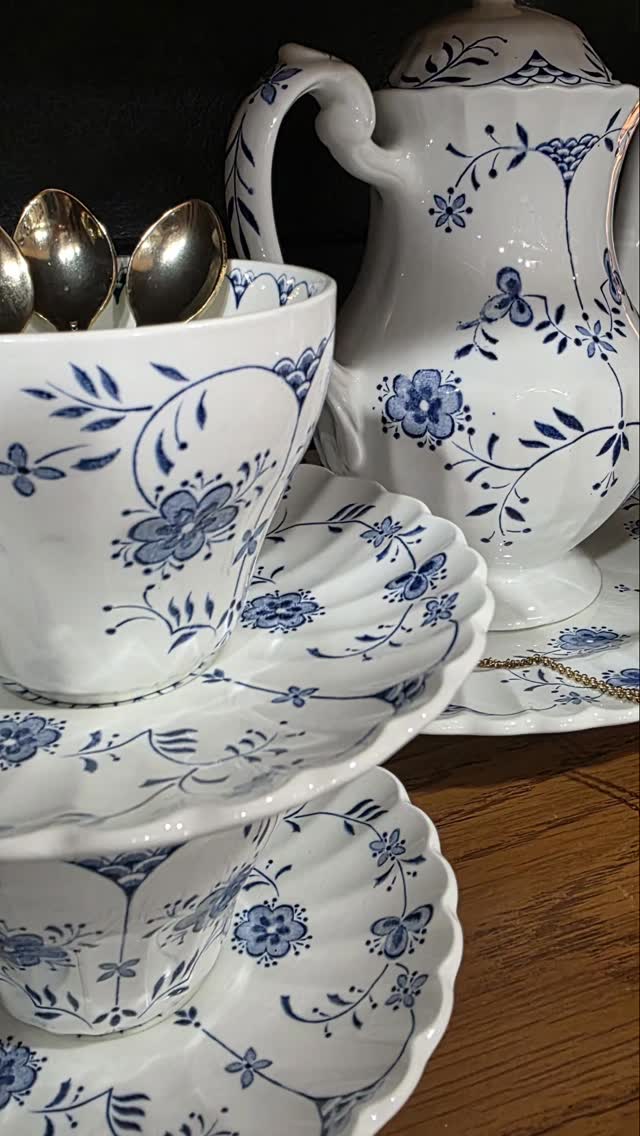 HOLIDAY SHOPPING AT THE NOOK! CHECK US OUT 😍😍
#glassnooksmithville #glassnook #historicsmithville #vintageglass #vintage #smithvillenj #historicsmithvillenj