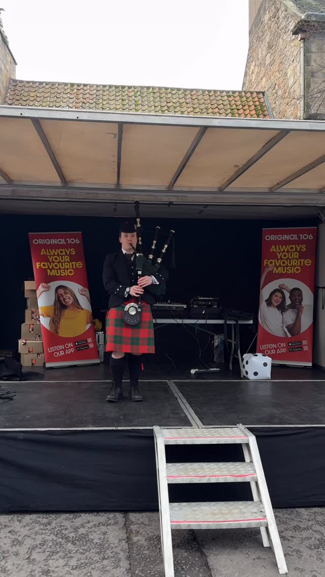 The Hoolie is here on South Street! Come browse the market until 3pm âš
Music stage kicking off at 5pm