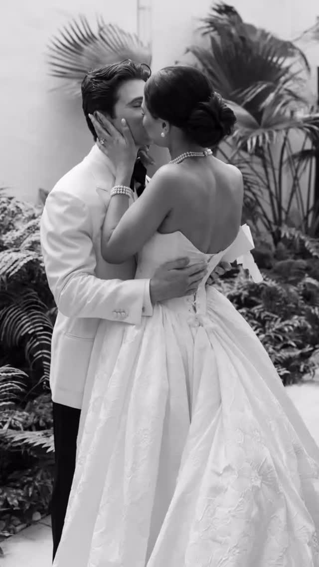 These two 🤍 Perfection.
From the happiness felt in the early hours of getting ready through the ceremony and into the party, these two had eyes only for each other. It was an honor to style our beautiful bride @gabbihazman
Stunning photos by @emilypradaphoto
Venue @ccatmirasol
Gown @pninatornai
Coordination @danielevents
Florals @danielevents