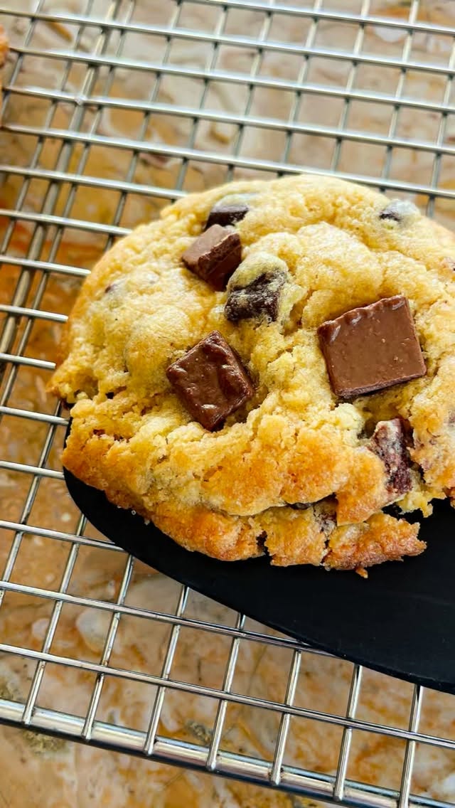 🎥 How to Bake Perfect French Bakery-Style Cookies at Home 🇫🇷✨
If you ever wondered how to get that crispy edge and melty centre… this is exactly how.
Just one glass jar, one egg, a little softened butter and you’re about to bake the kind of cookies we buy at the boulangerie back home in France. Crispy, buttery, caramelised, a touch of fleur de sel… and so satisfying to hear them crack when they cool 🤤🍪 (turn the sound on!)
Made with French dark chocolate, Australian milk chocolate chunks, three types of sugar for the perfect texture, and those iconic crispy edges.
✨ Makes 12 large French bakery-style cookies
✨ Comes in a beautiful reusable glass jar — perfect Christmas gift
✨ Small-batch, handmade in Newcastle NSW
#newcastlensw #maitlandnsw #lakeMacquarie #portstephens #huntervalley #newcastlefoodies #newcastlelocal #newcastlebakery #newcastlemarket #newcastlesmallbusiness #australianmade #cookieMix #frenchcookies #frenchbakerycookies #gourmetcookies #christmasgiftsaustralia #newcastlechristmas #maisonaugustine #newcastlensw #newcastleeats #frenchpatisserie #frenchpastry