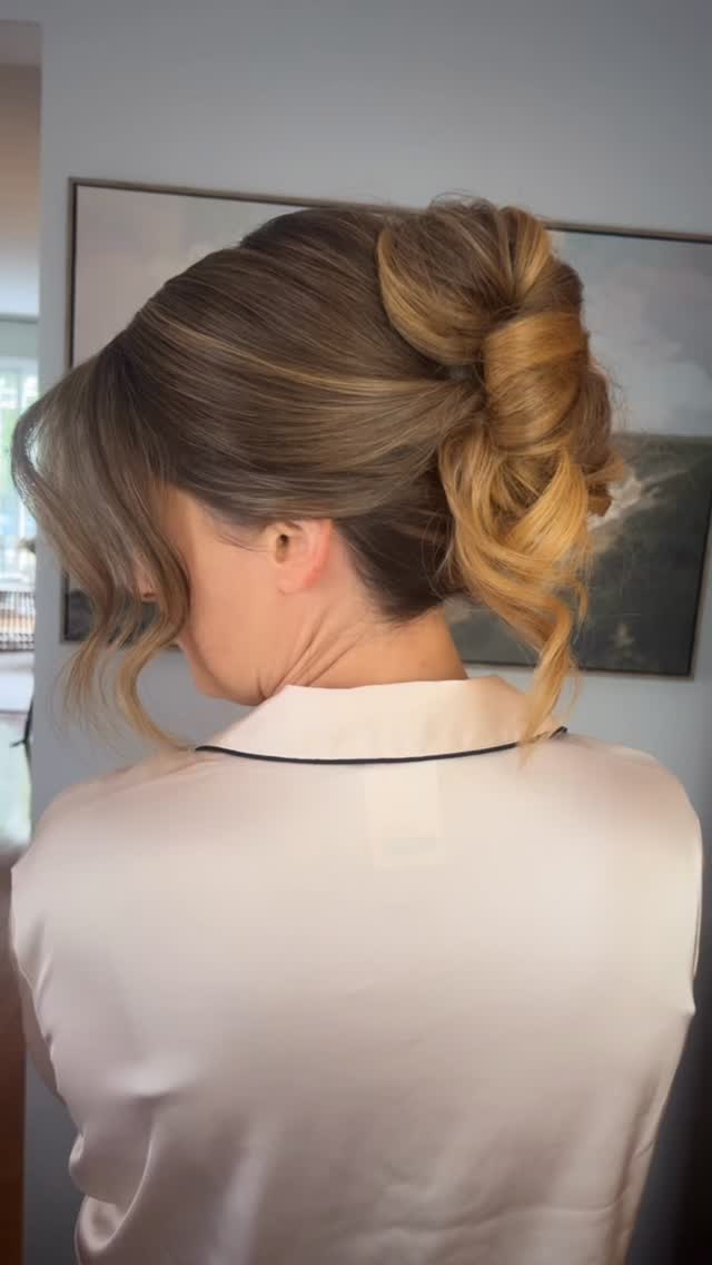 The textured French twist stole my heart this season: soft, elegant, and beautifully romantic. And the best part? It still looks flawless even after you’ve danced your butt off all night!!
What’s your favorite hairstyle for a bride?