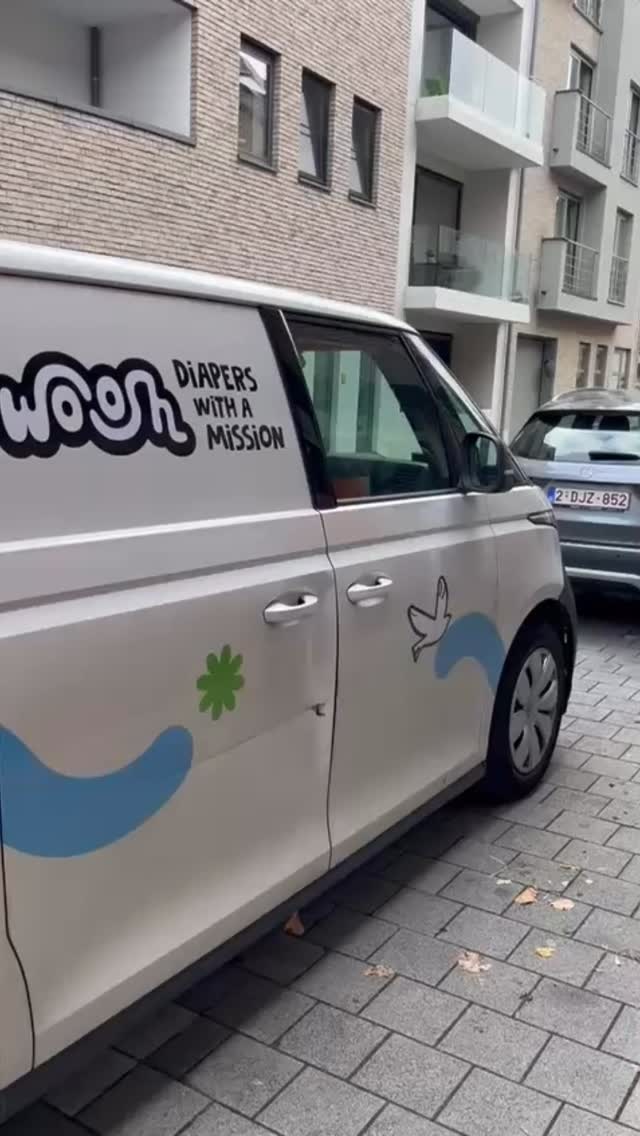 Onlangs kregen we bezoek van Margot van @woosh.care en ze kwam niet met lege handen ๐ซถ
Een hele lading luiers en verzorgingsproducten voor onze kinderen bij Reva Ter Linde, en dat maakt รฉcht verschil in onze dagelijkse werking.
Extra fijn: de luiers zijn grotendeels gemaakt uit gerecycleerde materialen. Zorgzaam voor onze kindjes รฉn voor de wereld waarin ze opgroeien.
Dankjewel Woosh, voor jullie steun en betrokkenheid. Ons team (en onze kinderen) zijn superdankbaar ๐