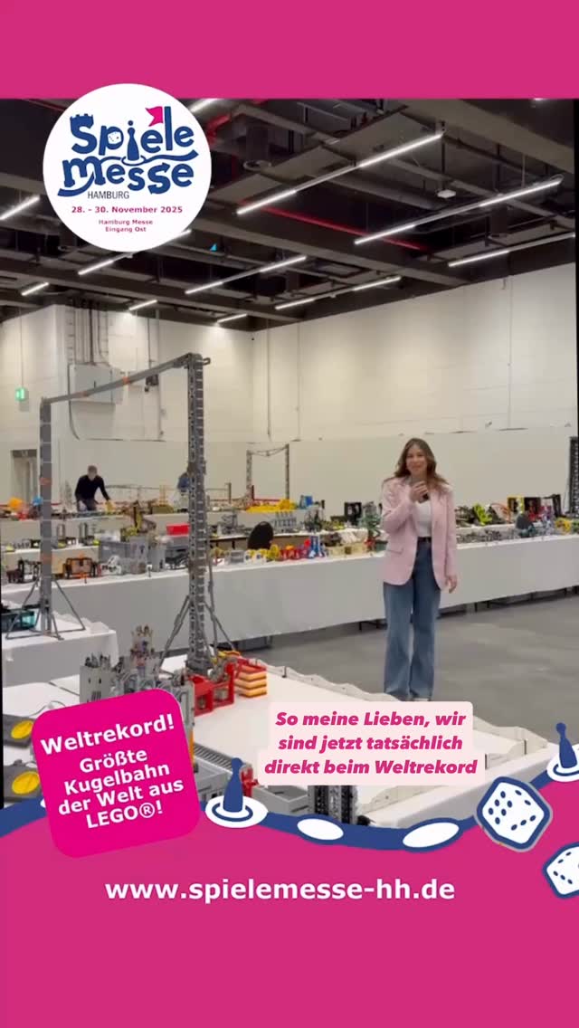 Weltrekordversuch auf der
Spielemesse Hamburg 2025!
In einer extra Messehalle entsteht etwas Gigantisches:
die größte Kugelbahn der Welt - aus LEGO
• Über 900 Module
• Eine Gesamtlänge von über 300 Metern
• Zehntausende LEGO ® Elemente auf rund 1.200 mr
• Mit Teilnehmer*innen aus:
• 🇺🇸🇨🇦🇸🇪🇩🇰🇳🇱🇫🇷🇳🇴🇬🇧🇩🇪
Kommt vorbei, staunt, fiebert mit und seid live dabei, wenn Geschichte gebaut wird - Stein für Stein!
Freitag 14:00-21:00
Samstag 10:00-18:00
Sonntag 10:00-18:00
Eingang Ost Messe Hamburg
Denn nichts zeigt besser, dass #spielenverbindet #SpielemesseHamburg #Weltrekord #LEGO #Kugelbahn #MadeOfBricks #HamburgSpielt #FamilienEvent
