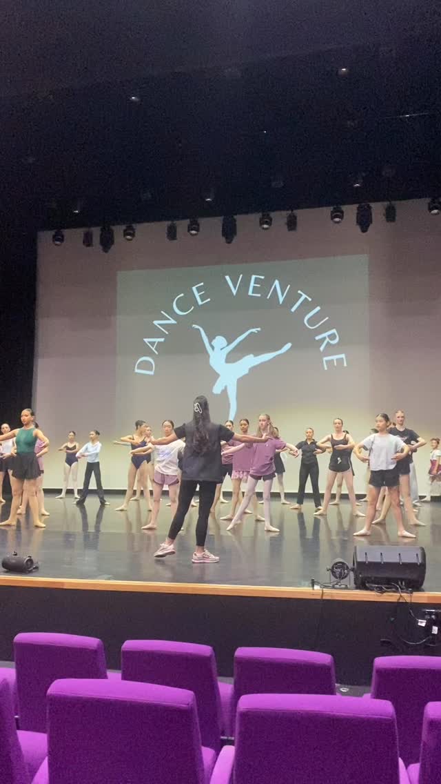 Getting ready for our final rehearsal ⭐️🧙♀️❤️ #concerttime #ballet #journeytooz #dancers #dance #wizardofoz