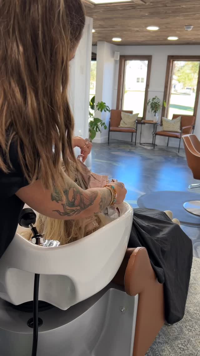 🫧 Quick hair wash facts:
Dirty hair doesn’t grow slower — but a clogged scalp can get irritated and flaky.
• Scalp = skin. Treat it like skincare: cleanse the roots, condition the ends.
• Double cleanse is real: first wash breaks up oil/product, second wash actually cleans.
• It’s not “training” your hair — oil production is mostly hormones + genetics. (But routines can reduce buildup.)
• Hot water feels good… but warm is better for shine + less dryness.
• If your shampoo isn’t lathering, you might have buildup — or you’re using too much oil/silicone before wash day.
• Conditioner doesn’t belong on your scalp (unless it’s made for scalp use). Keep it mid-lengths to ends.
• Purple shampoo is not an everyday shampoo. Use it like a toner, not a lifestyle.
• Hard water can make hair feel rough + dull even with great products.
• Going to bed with wet hair can equal frizz, breakage, and sometimes scalp funk—dry it at least 70–80%.
• Dry shampoo is a “bridge,” not a bath. Buildup sneaks up fast.
#hairlifejunkie #proffesionaladvice #salonfacts #gaylordmichigan