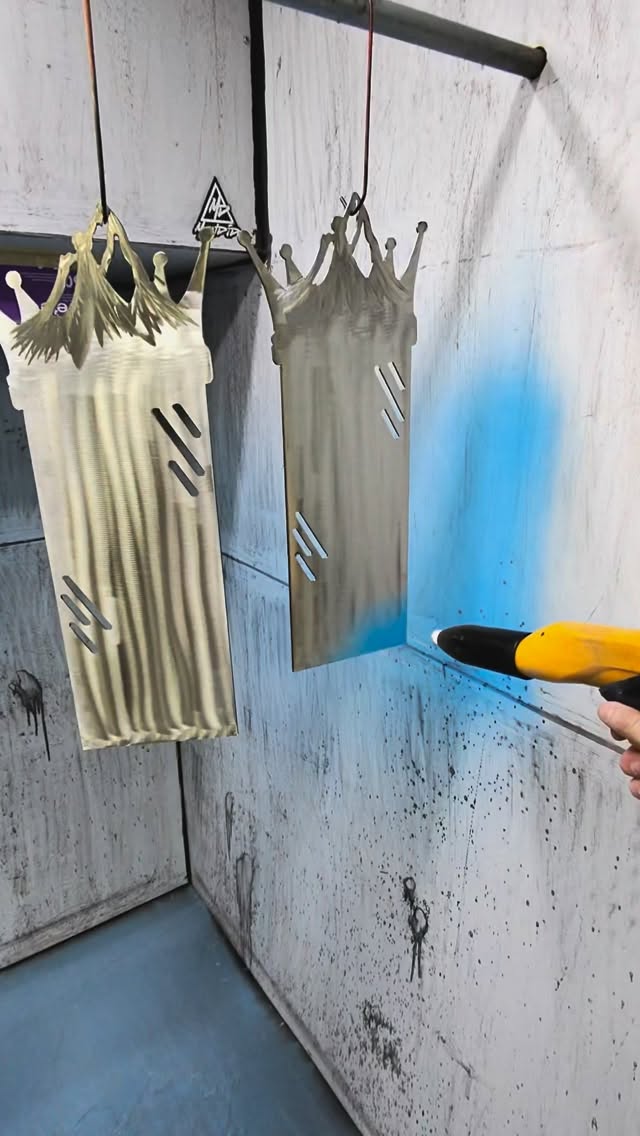 2026 silver kings hard enduro trophies finished in Hawaiian blue and clear vision🙏🏻
#palmerspowders
#prismaticpowders
#coatingsbycoates
#hightempmaskingsupply
#lumaiii
#selkirkgraphix
#custompowdercoating
Music credit: @johnselltronics