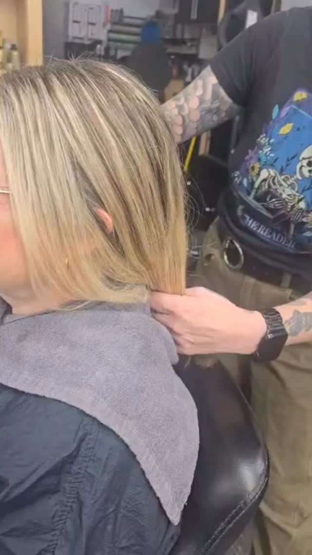 ✨ Teamwork making the dream work ✨
From long + lived-in to a fresh, bright, all-over blonde and a chic short cut — this transformation is everything.
Color magic by @liiiiiiizc precision cut by @alliekrughair… and a whole lot of trust from our guest. 🤍✂️✨
Nothing we love more than collaborating to bring a vision to life.
#CraftHouseSalon #BlondeSpecialists #HairTransformation #ShortHairMagic #TeamWork #BlondeRefresh #SalonCollab #CraftedWithCare