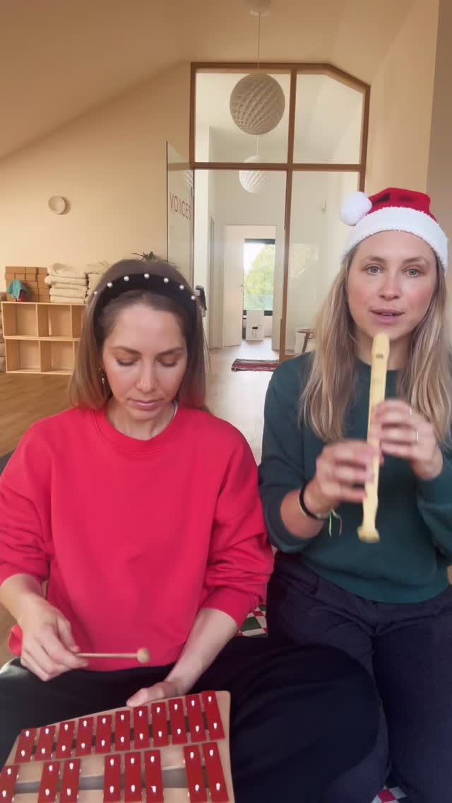 Ihr lieben Menschen,
In nur 10 Tagen ist es schon soweit: unsere „MORE VOIICES goed Christmas Edition“ findet statt!
In der @die_wohngemeinschaft in Köln um 15 Uhr. Das bietet genügend Zeit, um danach noch über den Weihnachtsmarkt zu schlendern und vielleicht auch noch ein bisschen beseelt weiter zu singen, während ihr euch was leckeres gönnt!
Oder ihr bleibt einfach in der Wohngemeinschaft und macht es euch dort herrlich!
Wie auch immer, wir freueeeeen uns sehr auf den Nachmittag mit euch. Wir werden singen und klingen und das Schönste genießen, was es gibt: Gemeinschaft & Musik!
Seid dabei! Den Link zu @rausgegangenkoeln findet ihr in unserer Bio!
#voiices #singen #stimme #weihnachten #onedaychoir