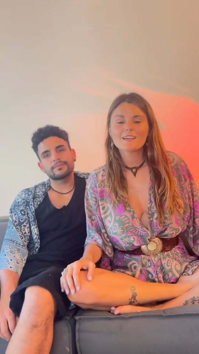 GUARDIANES DE MI ALTAR
Ya salió a la luz el podcast Aliados espirituales by muyFRESCO donde van a poder disfrutar de un encuentro íntimo junto a mi gran amigo amado @nicocortazzo
Reikista y productor musical, quien realmente es guardián de mi Altar.
Nada más lindo que comenzar esta nueva temporada en mi podcast muyFRESCO junto a él.
Vayan a escucharlo y dejar en comentarios qué les pareció y con quién le gustaría que sea el próximo encuentro
#Podcastmuyfresco #magicpodcast #espiritualidad #muyfrescocommunity