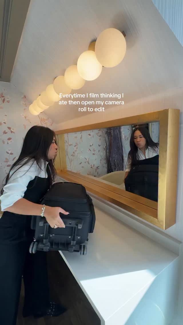 Oh okay not as aesthetically pleasing as I thought š«
#longislandmakeupartist #longislandbride #longislandbridalmakeupartist #nycmakeupartist #newyorkmakeupartist #bridalmakeup #femaleentrepreneurlife #femaleentrepreneurs #makeupartistlife #makeupartistmemes #makeupartist #softglam #naturalmakeupartist #beautyblogger #contentcreator