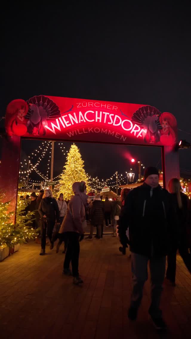 Was sind eure Lieblingsmomente im Wienachtsdorf?
Wir haben nachgefragt: feine Düfte in der Luft, leuchtende Kinderaugen beim Programm, der grosse Weihnachtsbaum, gutes Essen, wärmende Feuerstellen und diese besondere Stimmung, die man nur hier spürt.
Das Wienachtsdorf ist noch bis 23. Dezember geöffnet.
Kommt vorbei, bleibt stehen, wärmt euch auf – und nehmt euch diese Momente mit, solange sie da sind.