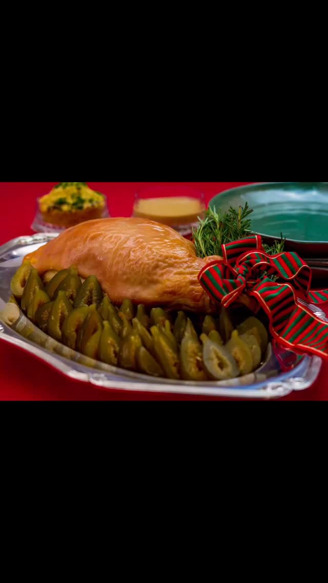 O pernil precoce com figos e o pernil de vitela com alcachofras grelhadas são alguns dos queridinhos do nosso cardápio de Natal….
Voce já resolveu a sua ceia??#pratosprontos #encomende #natal #ceiadenatal #ceiadereveillon