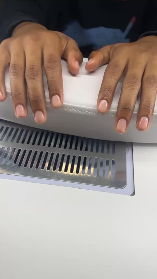 Bare, clean, and intentional by Rae 🧼🫧🧽
Male manicures hit different.
#mensgrooming #malemanicure #nailcareformen #phillynails #brownsugarnailspa