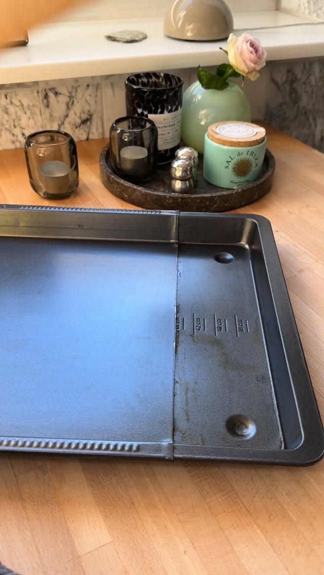 🍏 Apfel-Blechpfannkuchen – goldbraun, fluffig & natürlich süß!
Wenn’s mal schnell gehen soll, aber trotzdem nach Zuhause schmecken darf, ist dieser Ofenklassiker genau das Richtige. 🌿
Einfach gemacht, herrlich duftend & mit weniger Zucker – perfekt für gemütliche Nachmittage. ☕
💚 Speichern & ausprobieren!
#foodforflexitarians #kuchen #pancake# #christmas #foodforflexitarians #zimt #canela