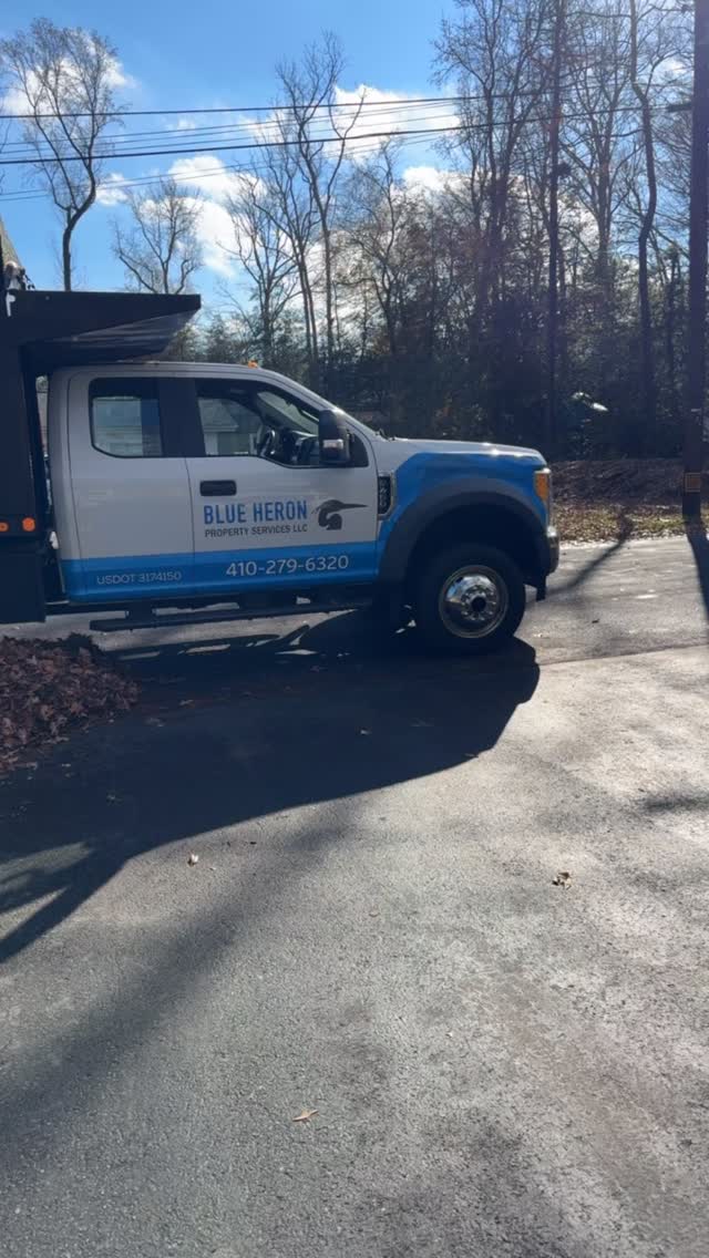 Happy leaf season🍁 Give us a call to clean up today!