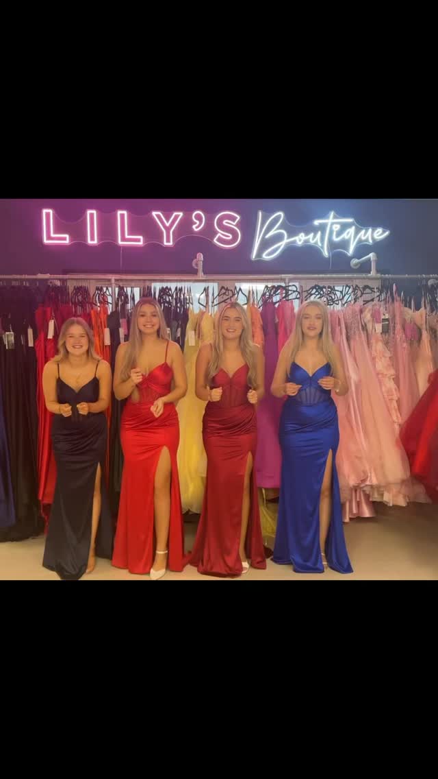 We are so excited it’s only 21 days until Christmas!!
If you would like to secure your prom dress before Christmas and be entered into our £2,000 giveaway, book in today at Lily’s boutique🤩✨