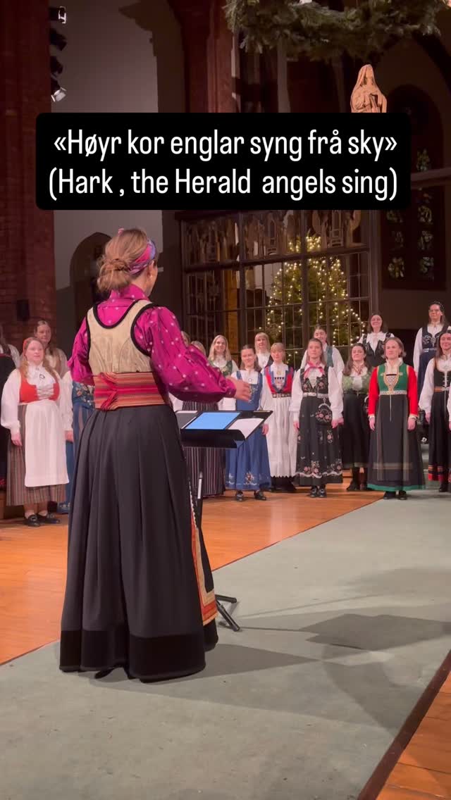 «Høyr kor englar syng frå sky» i nytt arrangement av Tormod Tvete framført av fantastiske «Kvindelige Studenters Sangforening (KSS) med sin dirigent Marit Tøndel Bodsberg samt Inger-Lise Ulsrud på orgel fra julekonserten «Tider skal komme» 2025. #julemusikk #julekonsert #choir #choirs #choirmusic #christmasmusic