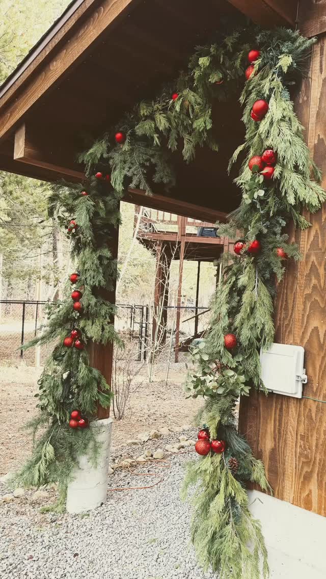 Some people unwind with yoga. I… add things to garland until it feels right 😂✨
#tahoehomes #seasonaldesign #seasonaldecor #christmasarch #floralarch #christmasdoor #christmasporch #tahoebusiness #tahoe