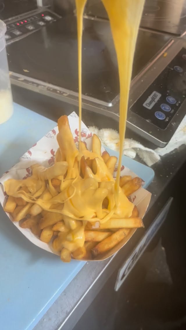 #cheesepull #tistheseason #unionsquare #holidaymarket #cheeseplease #merrychristmas