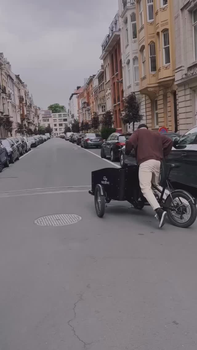 Besoin d’une solution de mobilité urbaine flexible, écologique et ultra-adaptée à votre activité ou à votre vie de famille ?
Ne cherchez plus ! MILK BIKE est votre partenaire pour la location de vélo-cargo à court ou long terme : 1 jour, 1 semaine, 1 mois... C’est vous qui choisissez !