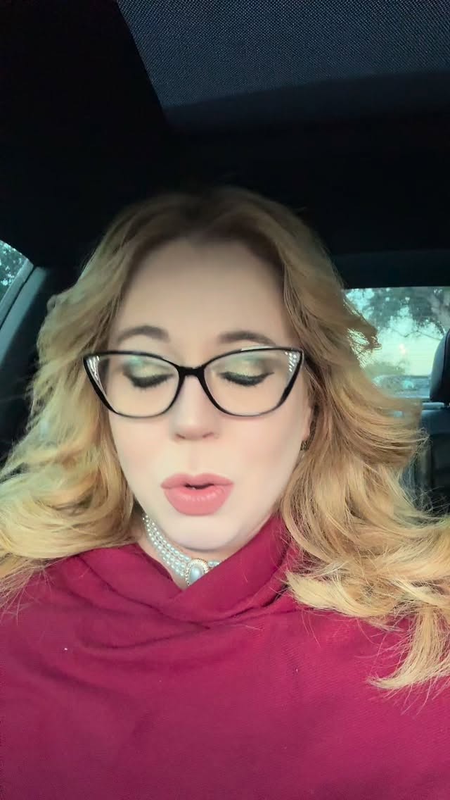 A big bucket list item happened for me tonight! I got to see the muppets perform live!! I have longer clips I will be posting, but I had to get this one up first. Thank you so much @officiallug for hosting this event and introducing us to @KultureCity . 🥹🥰😭🎄 #muppets #rainbowconnection #jordanfisher #luglife #thedapperdanielle