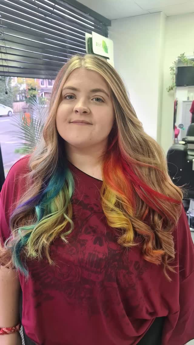 🌈✨ RAINBOW DREAMS UNLOCKED! ✨🌈
There’s nothing I love more than creating a colour that’s completely personal to the client — and this bespoke rainbow blend is a full-on masterpiece! 😍
Every shade was hand-placed to reflect their personality: bold, bright, creative and unapologetically them.
From soft transitions to vivid pops of colour, this look is all about celebrating individuality.
No two rainbows are the same… and neither are my colour creations. 🌈💖
If you want a look that’s uniquely you, let’s create your perfect colour story. ✨
#RainbowHair #BespokeColour #HairArtistry #UnicornVibes #ExpressYourself