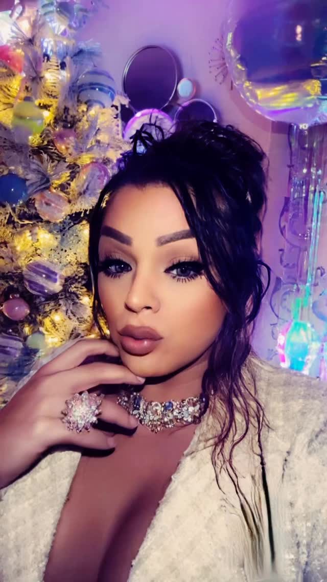 Check me out at Ladylofton.com