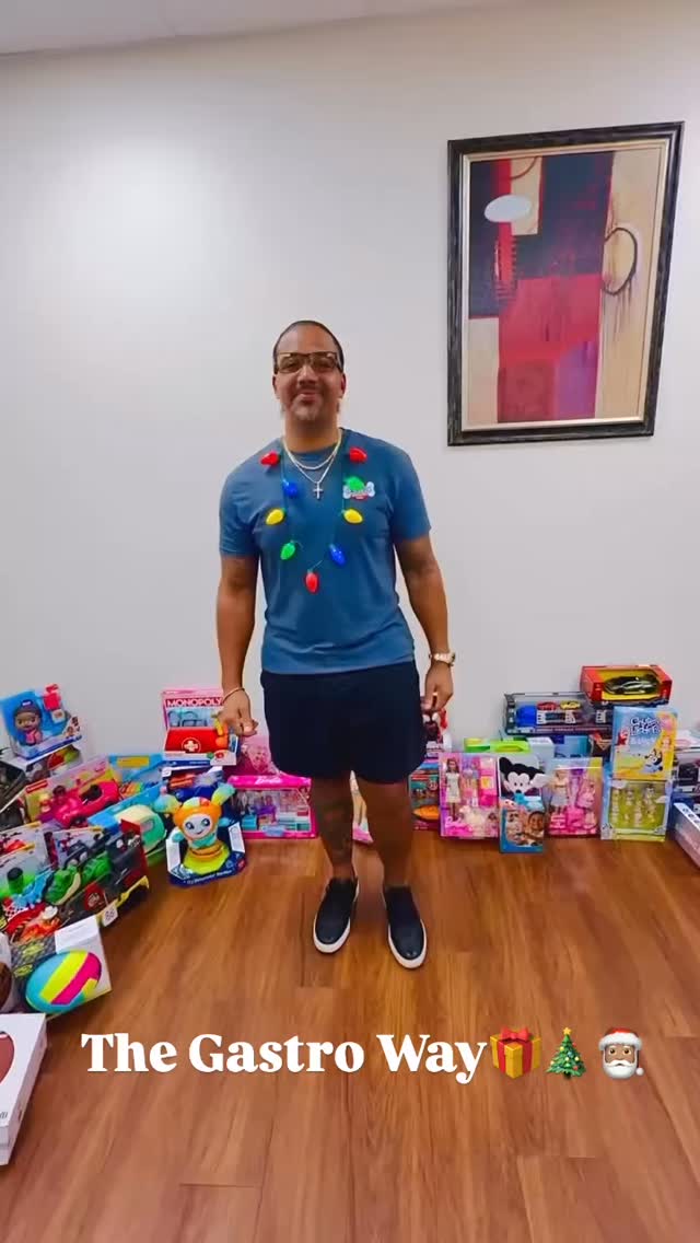 #thegastroway #houston #christmastime #dogsofinstagram #doglovers #paws #dogloversofinstagram #christmasdrive