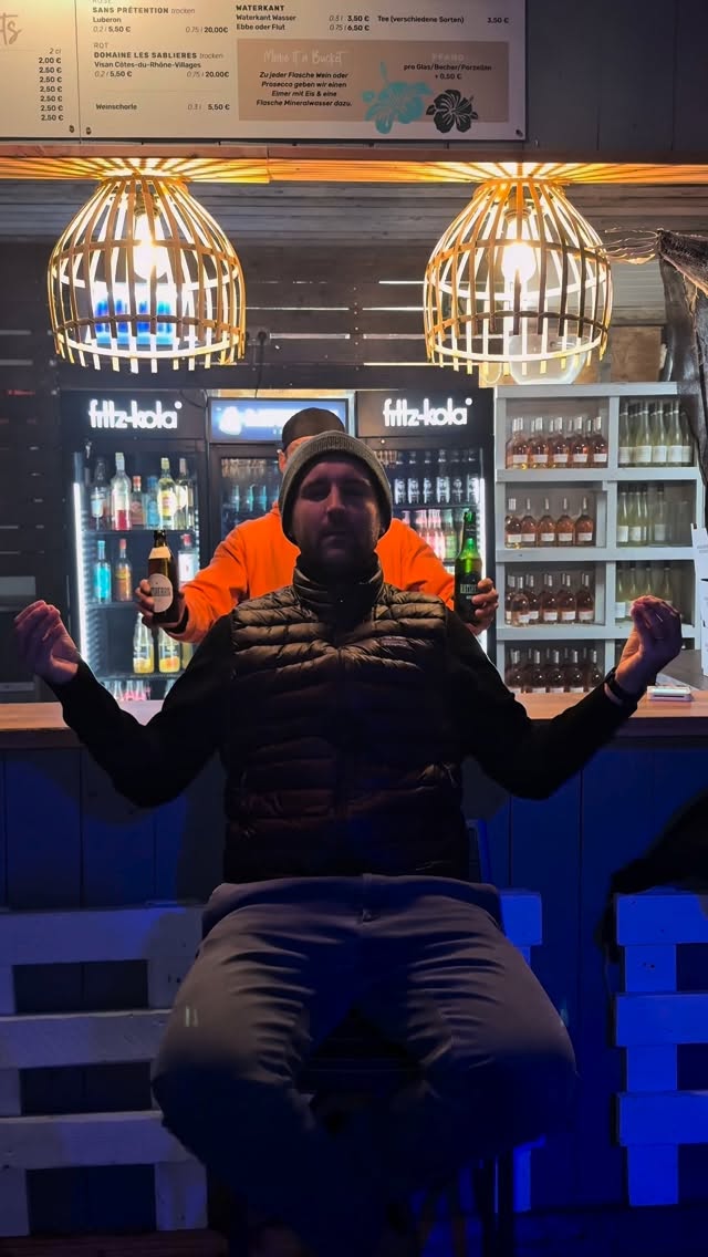 In der Ruhe liegt das Bier … äh, die Kraft. Willkommen zur Meditation, Strandsalon-Edition. 🍻🧘
#strandsalon #lübeck #beachvibes