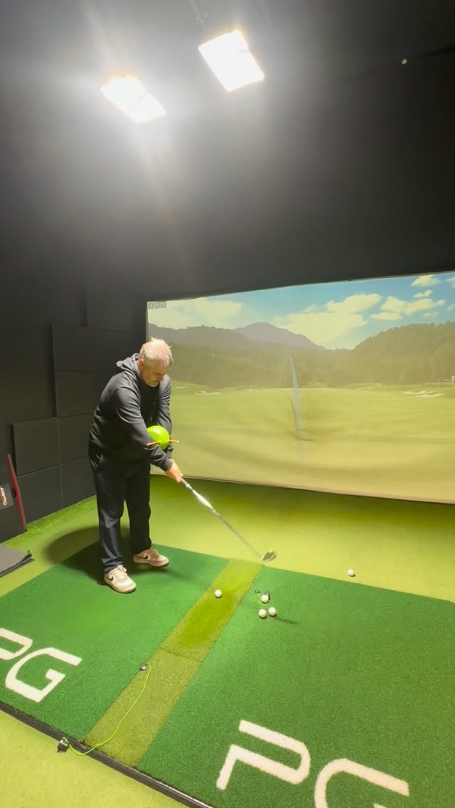 Quick break between lessons so I took the chance to hit a few balls with the @sure_golf Connector. It gives instant feedback and makes working on movement and consistency much easier. These are world class practice facilities and they can make a real difference to your game.
If you are serious about improving your golf this winter now is the time to book. Follow the link in my bio to secure your lesson today, start using the Sure Golf Connector with proper guidance, and see real results in your game straight away.