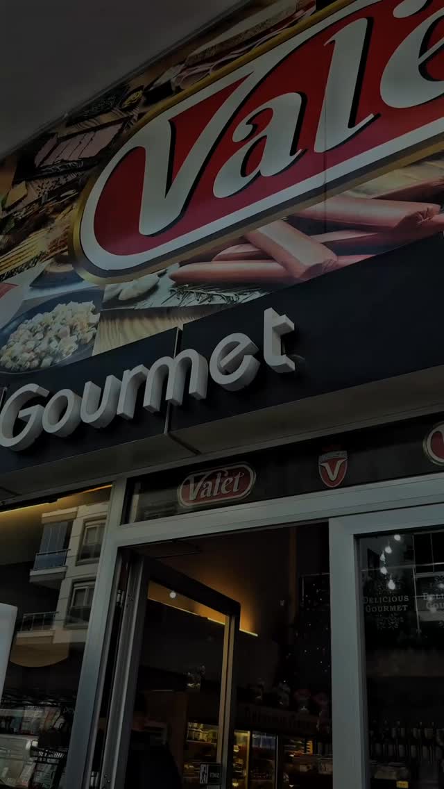 Друзья, праздник ближе чем кажется!
Мы заранее готовы радовать вас вкусными продуктами в ассортименте.
Все для праздничного стола - уже на полках !