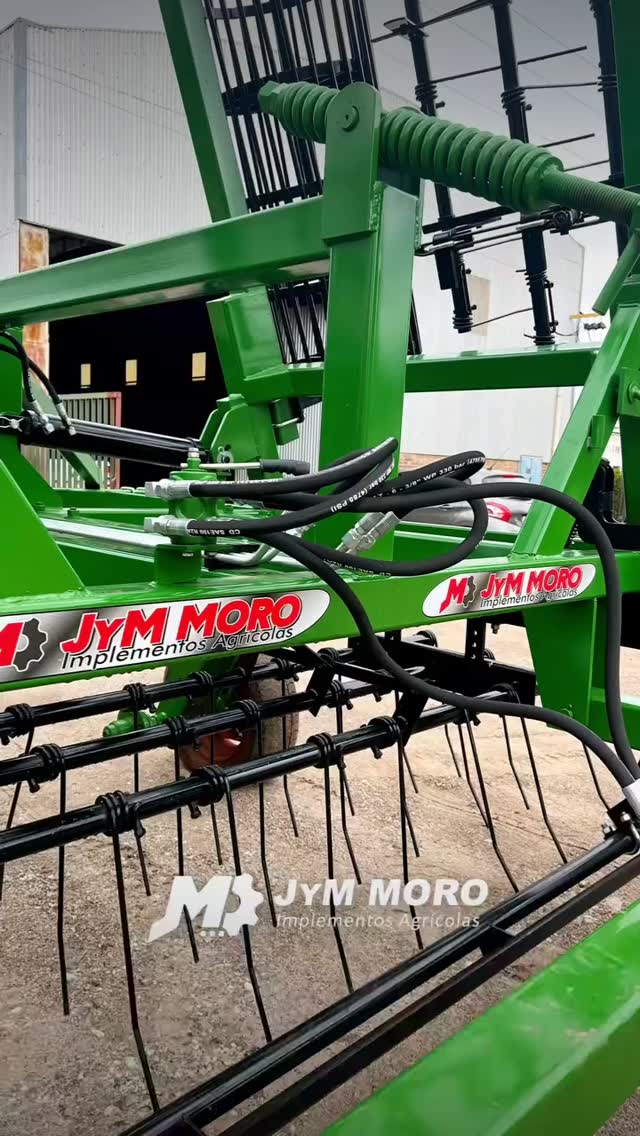 🌱 ¡Suelo firme, cosecha segura! 🚜
Con el rolo transportable hidráulico JyM Moro con equipo de peine y rabasto, preparás el terreno para una siembra más eficiente y productiva.
✅ Mayor eficiencia en la terminación de siembra
✅ Equipamiento robusto y confiable
✅ Fácil de transportar y operar
Transformá tu forma de trabajar con el equipo que necesitás.
Consultas:
📞📲 2923 57-4959
📞📲 2926 54-4197